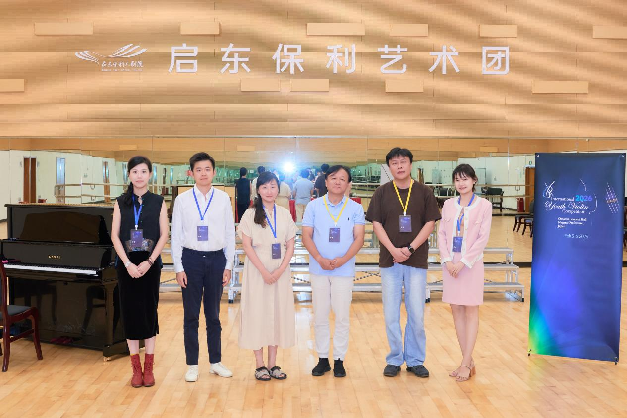 钟易菲、余振阳、魏韵、薛飚、姚亮、范晨君